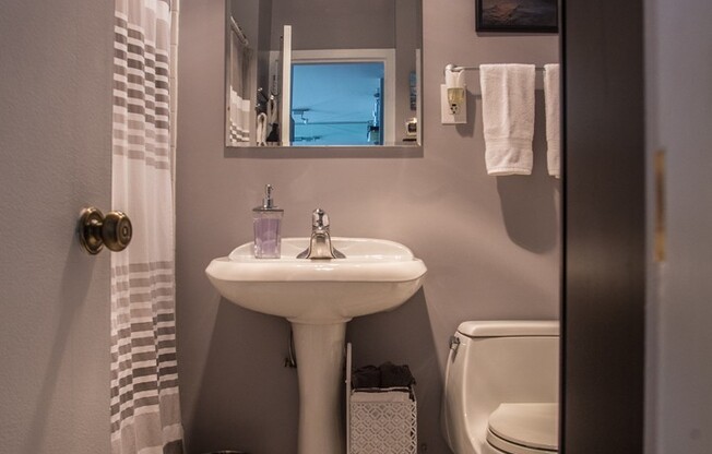 Nice 1 bedroom Condo in Gold Coast/Old Town