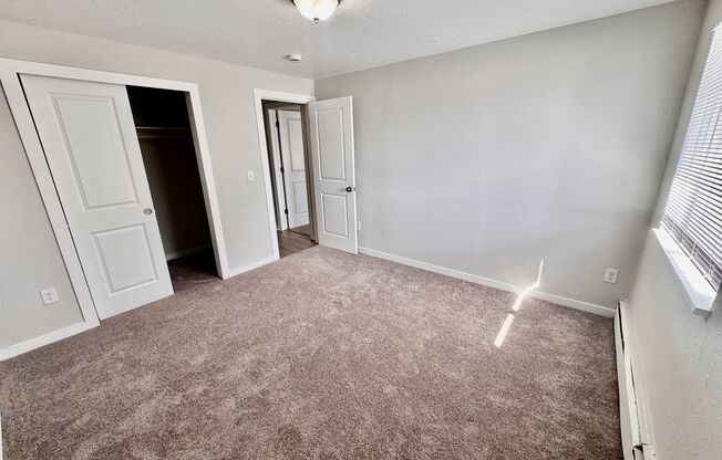 3 beds, 1 bath, 900 sqft, $1,640, Unit 1