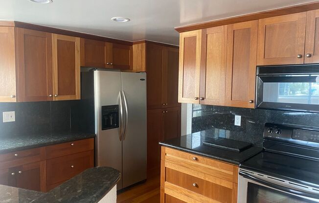 2BD/2.5BA townhome in UTC Near UCSD!