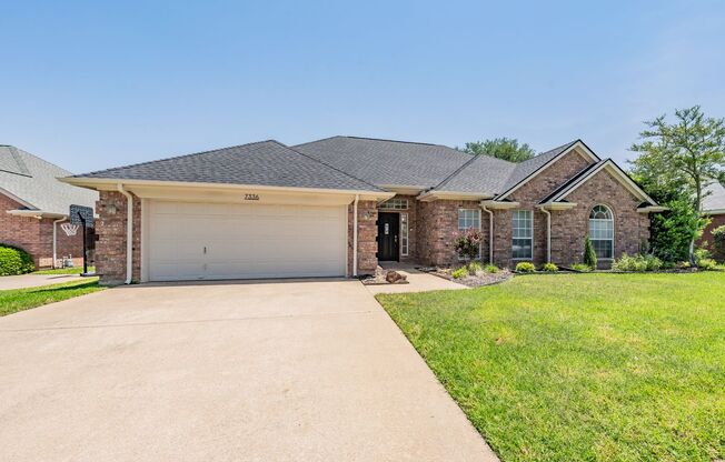 Stunning Home With Pool In North Richland Hills