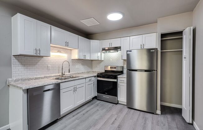 2 beds, 1 bath, 975 sqft, $1,299, Unit 5010 - 201