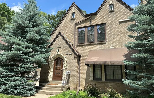 1328-1330 Martha Washington Dr