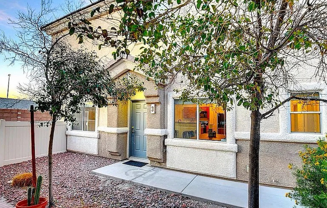 6661 N LOOKOUT LDG LN