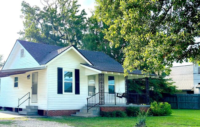 Comfortable Charm on Stumberg Lane – 3 Bed, 2 Bath Home in Prime Location!