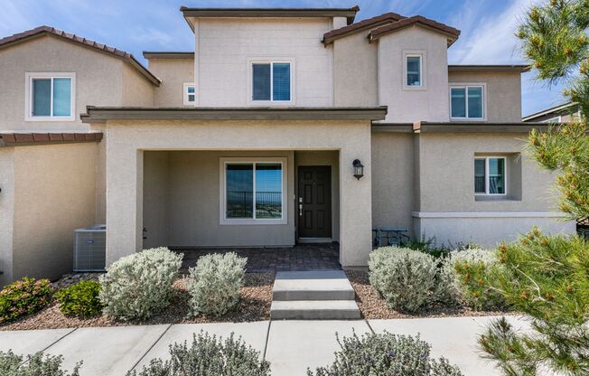 Beautiful 3 Bedroom Townhome with Mountain Views