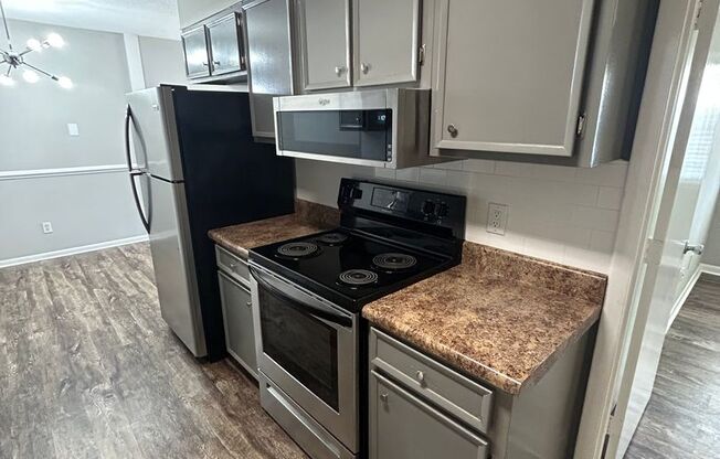 1 bed, 1 bath, 616 sqft, $878, Unit 33