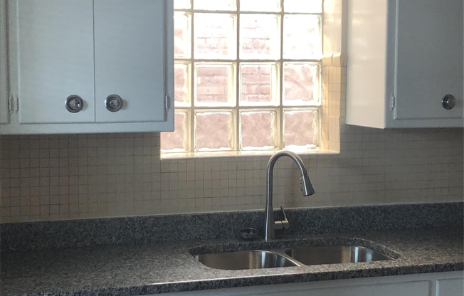 2843 W 79 ST