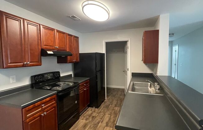 2 beds, 1.5 baths, 880 sqft, $995, Unit 400-204