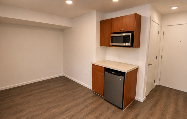 Studio, 1 bath, 189 sqft, $1,275, Unit 3301