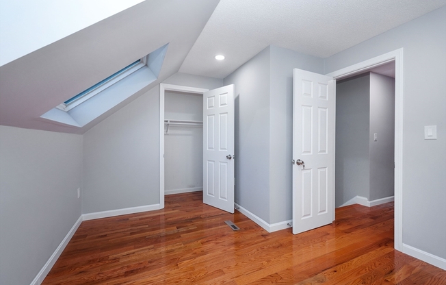 4 beds, 3.5 baths, 1,900 sqft, $5,800, Unit T8