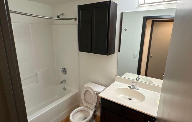 2 beds, 2 baths, 847 sqft, $1,595, Unit 917