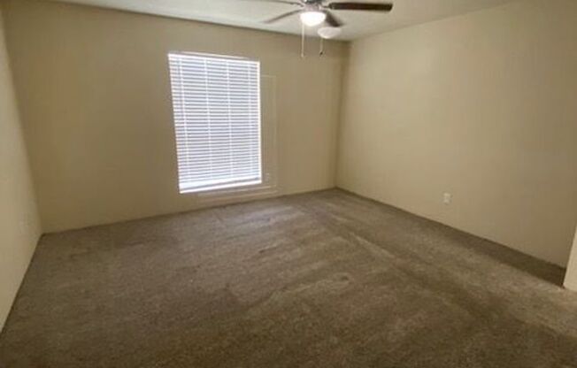 1 bed, 1 bath, 703 sqft, $875, Unit 1912