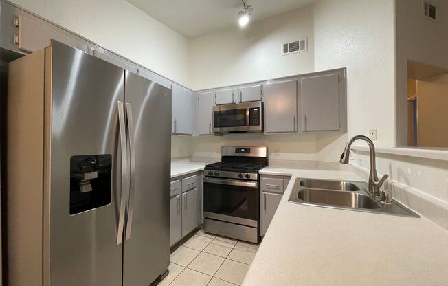 2 BED 2 BATH CONDO IN GATED COMMUNITY!