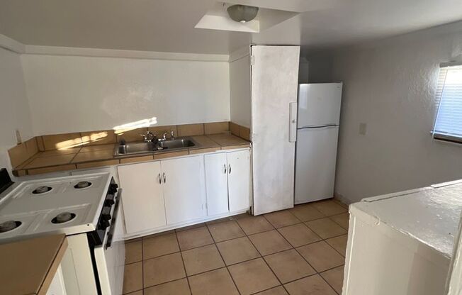 1 bed, 1 bath, 511 sqft, $950, Unit Guest house