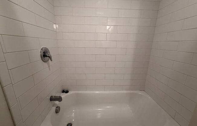 3 beds, 1 bath, 810 sqft, $1,995, Unit 732 S. Millvale Ave. #B2