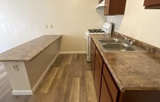 1 bed, 1 bath, 590 sqft, $1,195, Unit 28