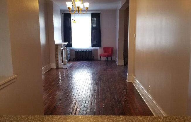 3 beds, 2.5 baths, $2,050, Unit Unit 1