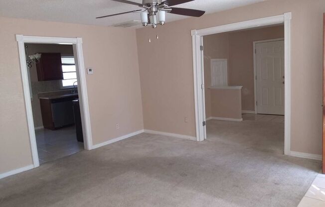 2 beds, 1 bath, $1,095