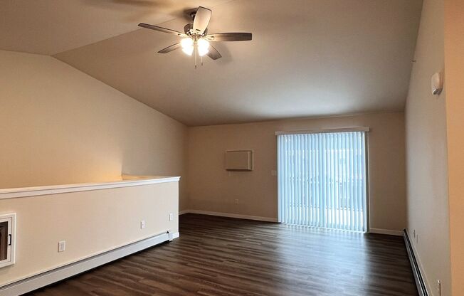 2 beds, 1 bath, 1,040 sqft, $1,485, Unit AT 709-36