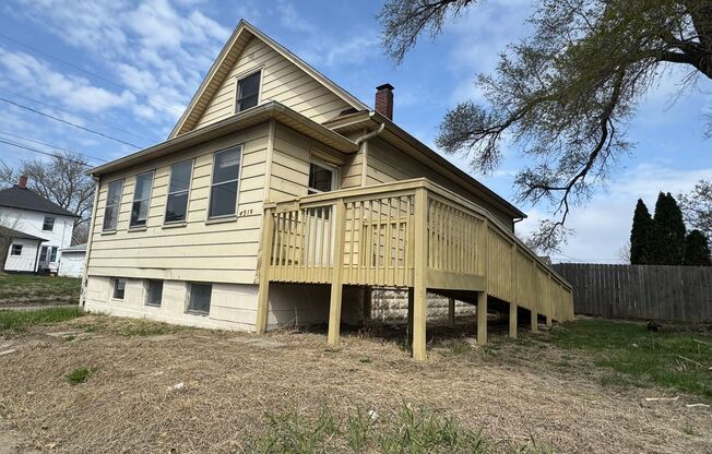 2 bed with Bonus room and 1 1/2 bath home in Moline!
