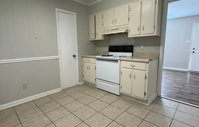 3 beds, 1 bath, $1,300