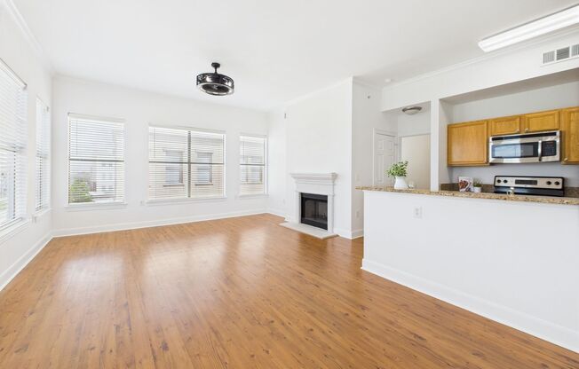 MOVE IN SPECIAL!  *********$500 OFF THE FIRST MONTHS RENT TO QUALIFIED APPLICANT**********