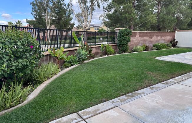 Large Newer Home - 4 Bedroom / 3 1/2 Bath