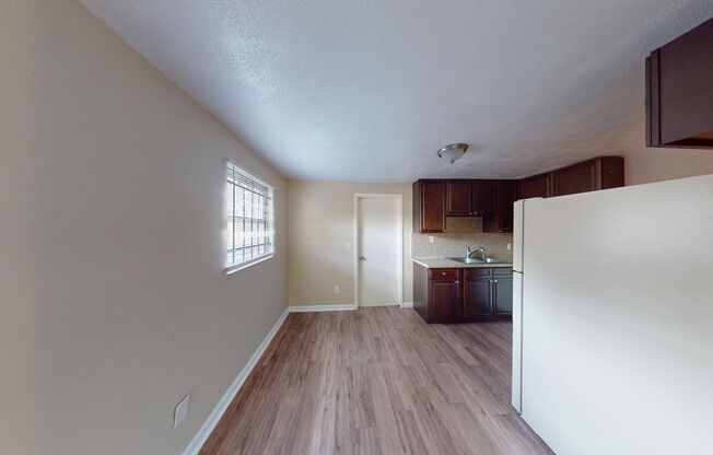 3 beds, 1 bath, $1,060