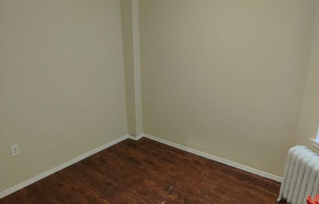 3 beds, 1 bath, $1,300