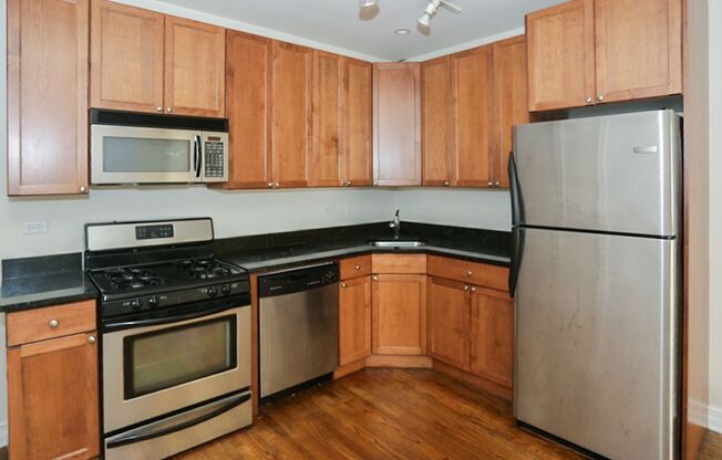 2 beds, 1 bath, 854 sqft, $2,750, Unit 3816S-1E