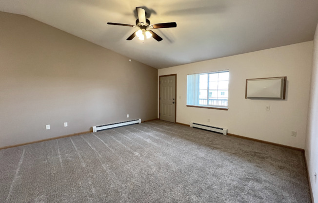 3 beds, 2 baths, 1,547 sqft, $1,690, Unit RT 7015-20