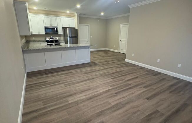 2 beds, 1 bath, 950 sqft, $1,100, Unit 215