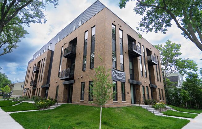 Studio, 1 bath, 411 sqft, $1,279, Unit 309