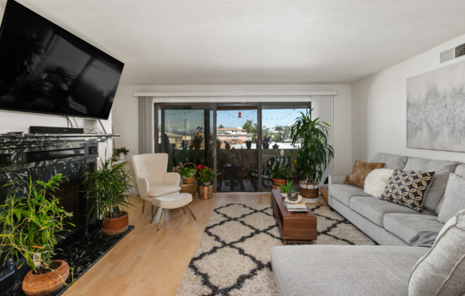 184 DATE AVE