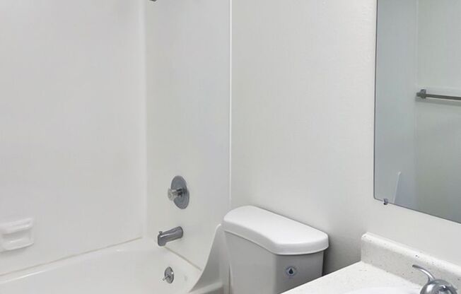 2 beds, 1 bath, 886 sqft, $1,575, Unit 117