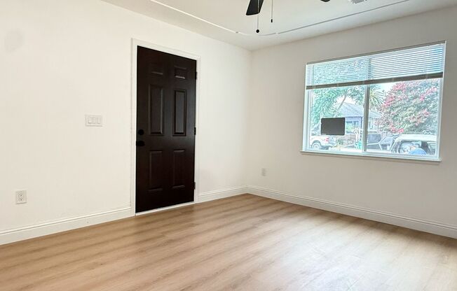 2BD/1BA - Fully Renovated Duplex Unit Near Japantown, In-Unit Laundry + AC
