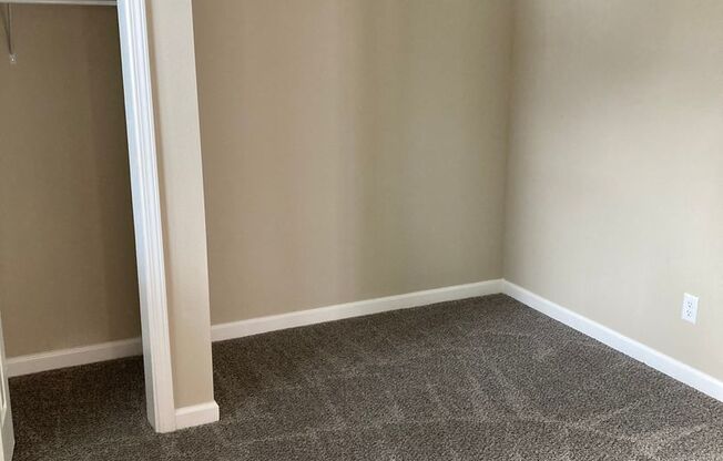 Remodeled 2 Bedroom 1 Bathroom Home- Located on the Southside