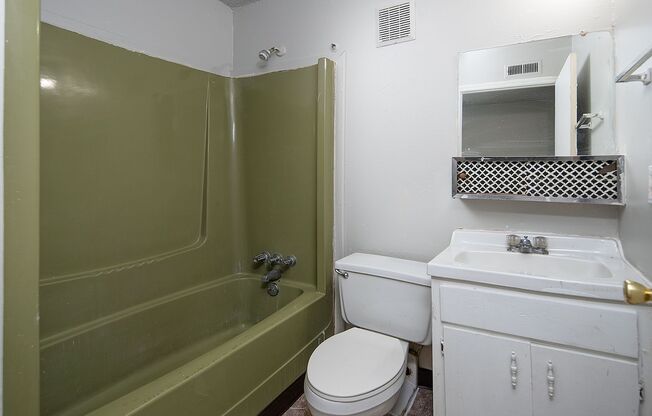 2 beds, 1 bath, $1,195, Unit 805-C