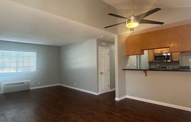 2 beds, 1 bath, 920 sqft, $2,670, Unit K5