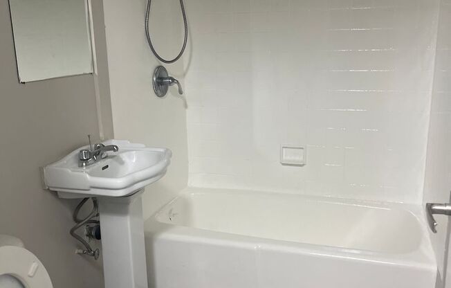 1 bed, 1 bath, 700 sqft, $1,100, Unit 309