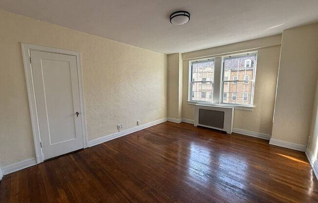 2 beds, 2 baths, 1,303 sqft, $2,200, Unit New King Edward  301