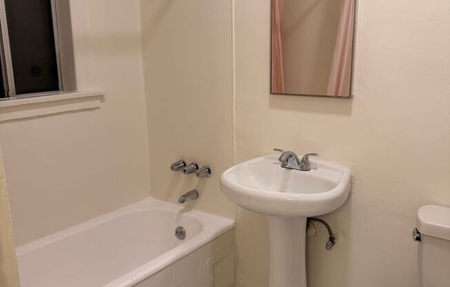 Studio, 1 bath, 325 sqft, $1,495, Unit 34