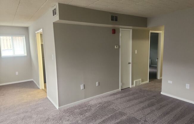 2 beds, 1 bath, 1,047 sqft, $1,425, Unit WG1-4