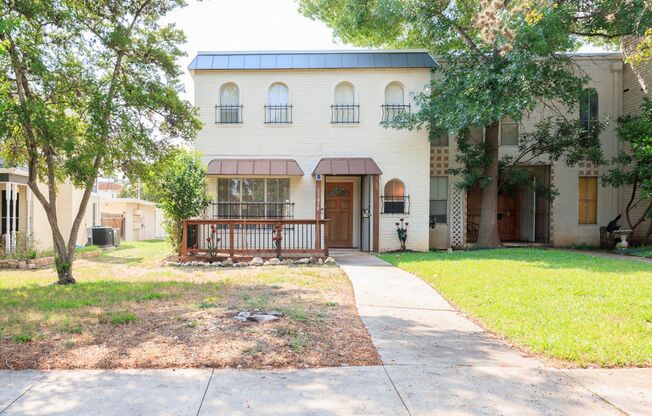 3 bedroom 2.5 condo located in Northeast San Antonio!