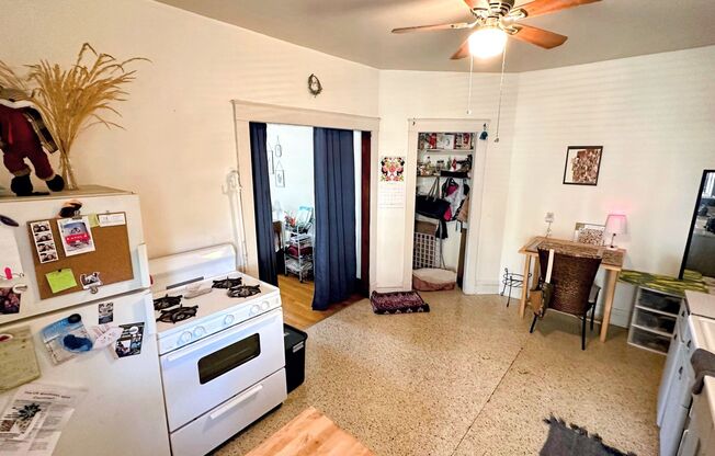 Studio, 1 bath, $975, Unit 2A