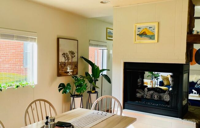 Stunning 4Bed 2bath House in Point Breeze! Available Furnished or not!