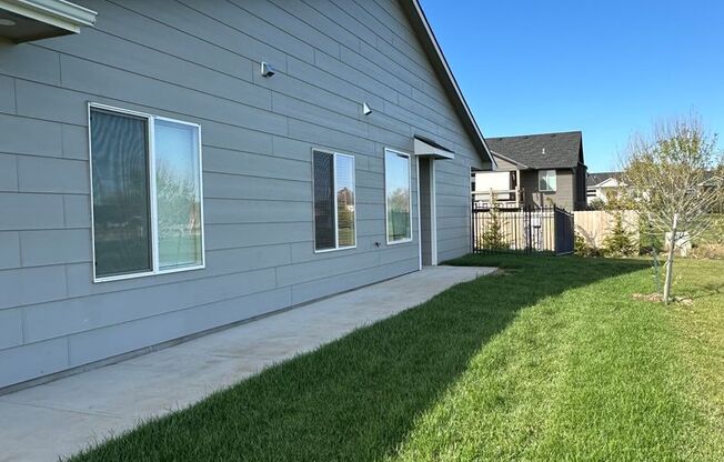 Gorgeous, BRAND NEW 4 Bedroom 2 Bath Duplex with Washer and Dryer included!!