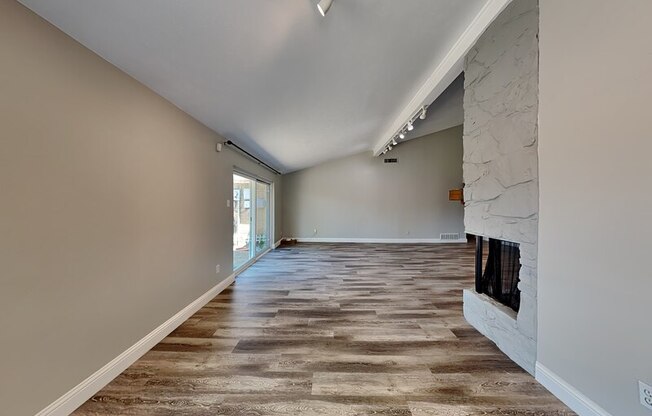 2111 EL DORADO WAY