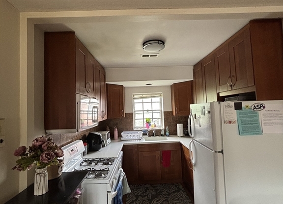 161 LAKESHORE RD