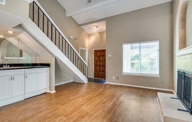 MOVE IN BY SEPTEMBER 18 & RECEIVE ONE MONTH FREE WITH A 18-MONTH LEASE!